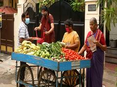 ஸ்மைல் ப்ளீஸ் டூ தக்காளி, வெங்காயம்’ - ஊரடங்கினால் காய்கறி வியாபாரியான போட்டோகிராபர்..!