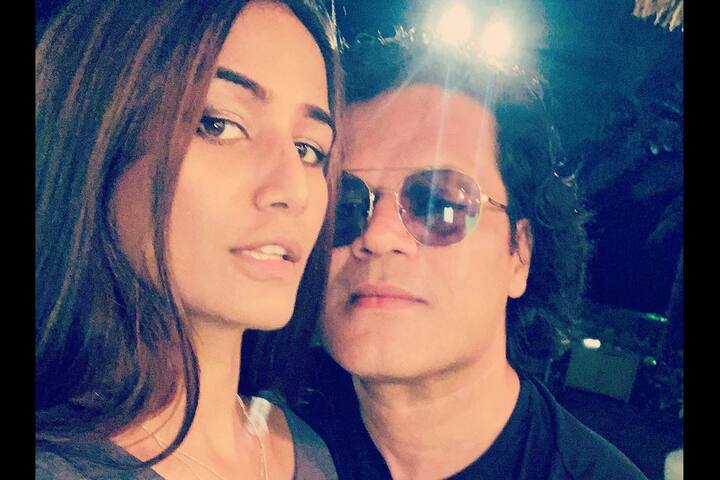 बता दें कि पिछले साल हनीमून पूनम पांडे पर अपने पति पर छेड़छाड़ और मारपीट का आरोप लगाया था. और उनके खिलाफ गोवा पुलिस थाने में शिकायत भी दर्ज कराई थी