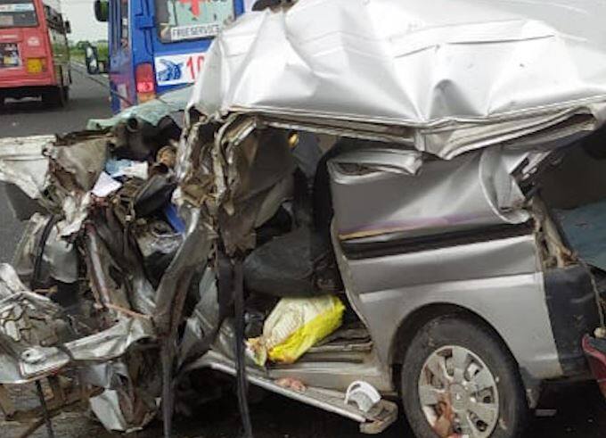 Accident between car and truck in nadiad 3 people died અમદાવાદ-વડોદરા એક્સપ્રેસ હાઇવે પર નડિયાદ પાસે ગમખ્વાર અકસ્માત, 3ના મોત