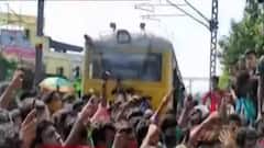 Sonarpur Rail Blockade: স্টাফ স্পেশালে উঠতে দেওয়ার দাবি, সকালে অবরোধ সোনারপুর স্টেশনে