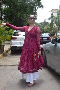 Ankita Lokhande Photos: मां के साथ इस प्रोड्यूसर से मिलने पहुंचीं अभिनेत्री अंकिता लोखंड़े, ट्रेडिशनल ड्रेस में दिखीं बेहद खूबसूरत