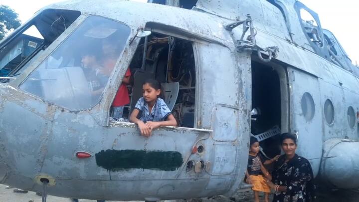 ਮਾਨਸਾ ਦੇ ਮਿੱਠੂ ਕਬੱਡੀ ਦੇ ਪੁੱਤਰ ਡਿੰਪਲ ਅਰੋੜਾ ਨੇ ਉੱਤਰ ਪ੍ਰਦੇਸ਼ ਦੇ ਸਹਾਰਨਪੁਰ ਜ਼ਿਲ੍ਹੇ ਦੇ ਸਰਸਾਵਾ ਏਅਰਬੇਸ ਸਟੇਸ਼ਨ ਤੋਂ ਹਵਾਈ ਫੌਜ ਦੇ ਛੇ ਹੈਲੀਕਾਪਟਰਾਂ ਨੂੰ 72 ਲੱਖ ਰੁਪਏ ਵਿੱਚ ਖਰੀਦਿਆ ਹੈ।