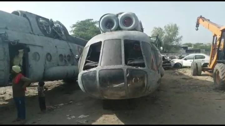 ਮਾਨਸਾ ਦੇ ਮਿੱਠੂ ਕਬੱਡੀ ਦੇ ਪੁੱਤਰ ਡਿੰਪਲ ਅਰੋੜਾ ਨੇ ਉੱਤਰ ਪ੍ਰਦੇਸ਼ ਦੇ ਸਹਾਰਨਪੁਰ ਜ਼ਿਲ੍ਹੇ ਦੇ ਸਰਸਾਵਾ ਏਅਰਬੇਸ ਸਟੇਸ਼ਨ ਤੋਂ ਹਵਾਈ ਫੌਜ ਦੇ ਛੇ ਹੈਲੀਕਾਪਟਰਾਂ ਨੂੰ 72 ਲੱਖ ਰੁਪਏ ਵਿੱਚ ਖਰੀਦਿਆ ਹੈ। ਇਨ੍ਹਾਂ ਵਿੱਚੋਂ ਤਿੰਨ ਨਾਲ ਦੀ ਨਾਲ ਪਹਿਲਾਂ ਹੀ ਵਿਕ ਗਏ।