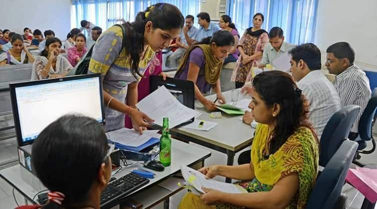 Engineering admission time table announced admission process starts from today Maharashtra Engneering Admission : इंजिनियरिंग प्रवेशाचे वेळापत्रक जाहीर, आज पासून प्रवेश प्रक्रियेला सुरुवात