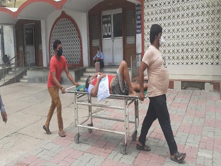 BHU Resumes OPD Services; Social Distancing Norms Go For Toss BHU Resumes OPD Services; Social Distancing Norms Go For Toss