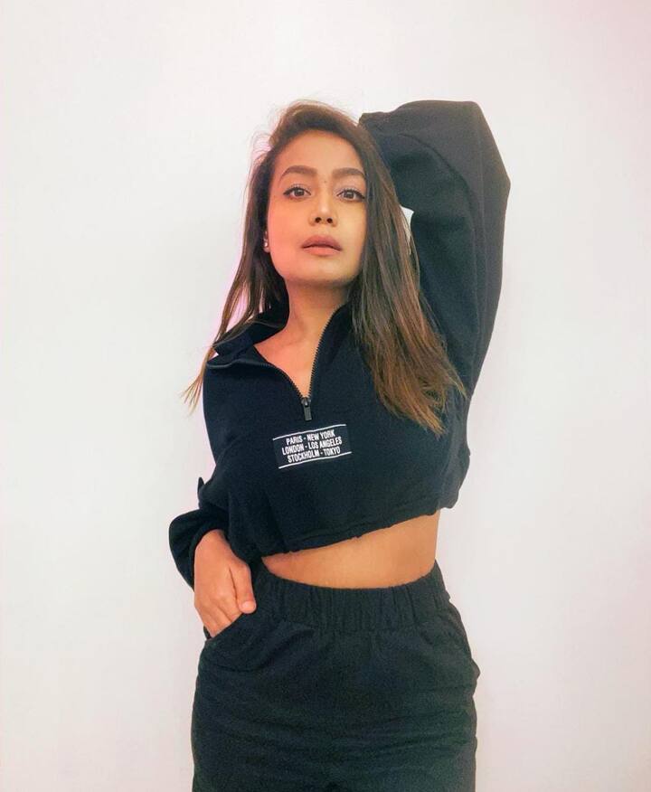 नेहा कक्कड़ ने अपने अबतक के म्यूजिक करियर में एक से बढ़कर एक गाने गए हैं. इसके अलावा, वे अलग अलग इवेंट्स में परफॉर्म करते भी नजर आई हैं. नेहा ने रियलिटी शो को भी जज किया है. यही वजह है कि आज उनकी इतनी इनकम है.