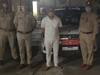 रक्षा मंत्रालय का स्टीकर और नीली बत्ती लगी कार में घूमता था फर्जी दारोगा, चालान काटकर वसूले रुपये