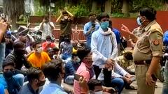 Kanpur: Kalyanpur University में छात्रों का धरना-प्रदर्शन, ऑनलाइन परीक्षा करवाने की मांग