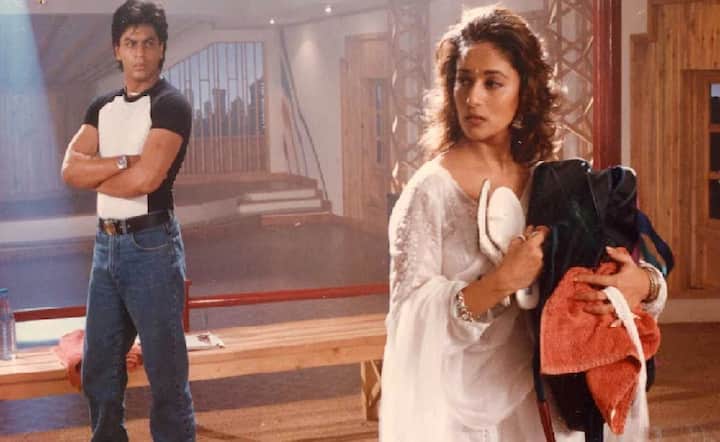 શાહરૂખ ખાને એક ઇન્ટરવ્યુમાં કહ્યું હતું કે, હું જ્યારે કામ શરૂ કરૂ ત્યાં સુધીમાં તો તેની બેગ પેક થઇ ચૂકી હોય છે. હું આ બધા જ મામલે થોડો અલગ છું. આપને એવા લોકો બહુ ઓછા જોવા મળશે. જે મોડી રાત્ર સુધી શૂટિંગ કરવાનું પસંદ કરે છે.