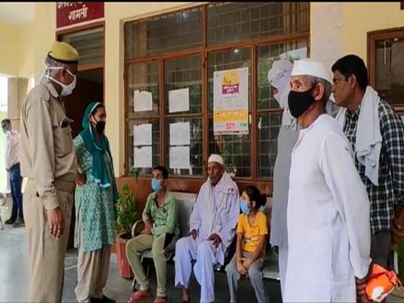 लाचार बुजुर्ग चहिराम और बेसहारा हो चुके दो बच्चों की बेबसी की ये कहानी आपको रुला देगी लाचार बुजुर्ग चहिराम और बेसहारा हो चुके दो बच्चों की बेबसी की ये कहानी आपको रुला देगी