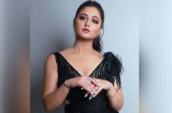 सीझन 13 मध्ये, सिद्धार्थ शुक्लासोबत भांडणाऱ्या अभिनेत्रीला शोमध्ये सर्वाधिक मानधन देण्यात आले होते. असे म्हटले जाते की तिला दर आठवड्याला 15 लाख रुपये दिले जात होते.