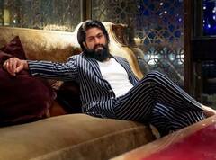 KGF स्टार की कहानी: एक फिल्म के लिए 15 करोड़ रुपए चार्ज करते हैं कन्नड़ एक्टर Yash, पिता करते हैं बस ड्राइवर की नौकरी