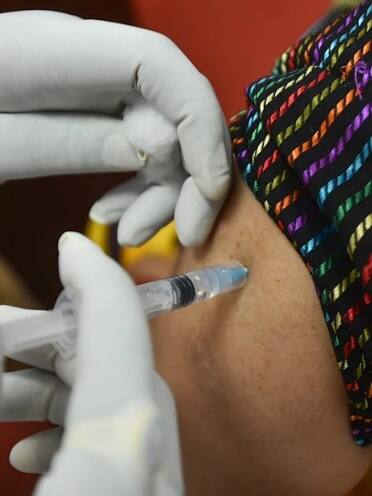 वैक्सीन लगवाएं, गिफ्ट पाएं