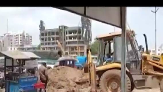 Mehsana: એબીપી અસ્મિતાના અહેવાલ બાદ તંત્ર આવ્યું એક્શનમાં,ખાડા પુરવાની કામગીરી શરૂ