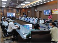 उत्तर प्रदेशः मुख्य सचिव ने वीडियो कांफ्रेंसिंग से जाना वाराणसी के विकास का हाल, दिए जरूरी निर्देश