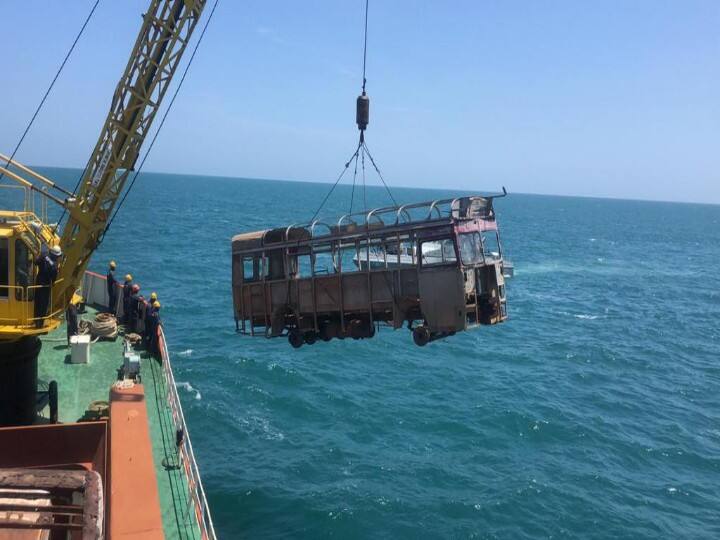 Danger to Sri Lankan Tamil fishermen who drop buses into the sea இலங்கை தொடுக்கும் கடல் அரசியல் : மீனவர் உயிருக்கு ஆபத்தா ?