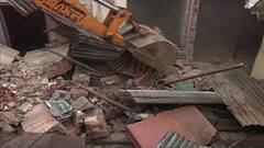 PHOTO : ऐन पावसाळ्यात संसार रस्त्यावर, पुण्यातील आंबिल-ओढातील कारवाईवर संताप