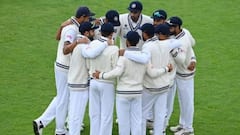 Virat Kohli on Twitter: 'দল নয়, পরিবার,' হারেও এককাট্টা থাকার ছবি তুলে ধরলেন কোহলি