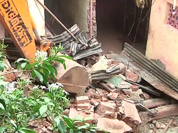पुण्यातील कारवाई प्रकरणी नगरविकास मंत्री एकनाथ शिंदे यांनी तातडीने बैठक बोलावली आहे. मंत्रालयात ही ऑनलाईन बैठक होईल. या बैठकीला नगरविकास खात्याचे सचिव, पुणे आयुक्त, महापालिकेचे अधिकार, एसआरए अधिकारी उपस्थित असतील.
