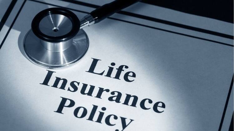 Life insurance: देश में कोरोना से मरने वालों से जुड़ा हैरान करने वाला आंकड़ा, सिर्फ 14% के पास था इंश्योरेंस 