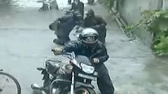 સુરત:મોડી રાત્રે પડેલા વરસાદના પાણી હજુ રસ્તા પર, મનપાની પ્રિ-મોંસૂનની કામગીરી પાણીમાં ધોવાઈ