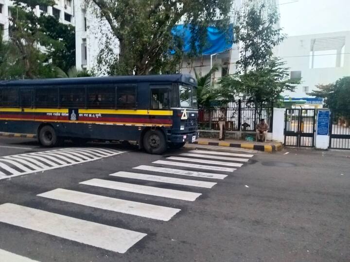 दरम्यान, मनसे प्रमुख राज ठाकरे यांनी नवी मुंबई आंतरराष्ट्रीय विमानतळाला छत्रपती शिवाजी महाराज यांचं नावच संयुक्तिक आहे असं मत मांडलं.