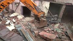 PHOTO : ऐन पावसाळ्यात संसार रस्त्यावर, पुण्यातील आंबिल-ओढातील कारवाईवर संताप