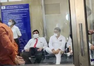 Rahul Gandhi Surat Visit: એરપોર્ટ પર રાહુલ ગાંધીએ કોંગ્રેસના કયા ધુરંધર નેતાઓ સાથે કરી બેઠક? શું આપી ખાતરી?