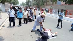 ਪੰਜਾਬ ਦੀ ਜਨਤਾ ਨੂੰ ਡਾਂਗਾਂ ਮਾਰਦੇ ਨਜ਼ਰ ਆਏ ਕੈਪਟਨ, ਵਿਧਾਇਕਾਂ ਦੇ ਮੁੰਡਿਆਂ ਨੂੰ ਨੌਕਰੀਆਂ ਖਿਲਾਫ ਅਨੋਖਾ ਪ੍ਰਦਰਸ਼ਨ