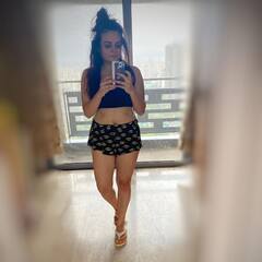 बॉलिवूडच्या या महिला गायिका ग्लॅमरस लूकमध्ये सुंदर अभिनेत्रींवर आहेत भारी