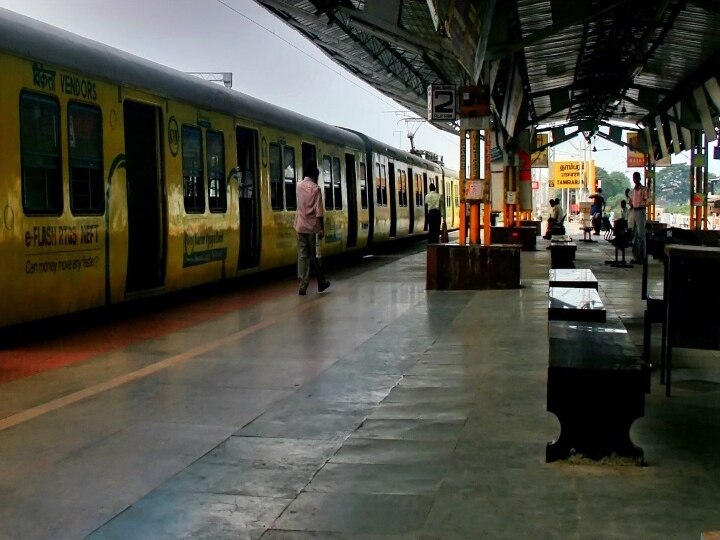 Chennai Suburban Railway : சென்னை எலெக்ட்ரிக் ட்ரெய்ன்ல போறவரா நீங்க? நாளை முதல் சேவை