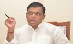 पूर्व केंद्रीय मंत्री बलराम नाइक पर गिरी निर्वाचन आयोग की गाज, तीन साल के लिए ठहराए गए अयोग्य