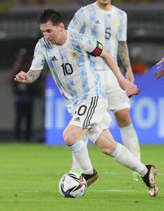 Happy Birthday Messi: ভেঙে দিয়েছেন পেলে-মারাদোনার রেকর্ড, জন্মদিনে জেনে নিন মেসির কীর্তি