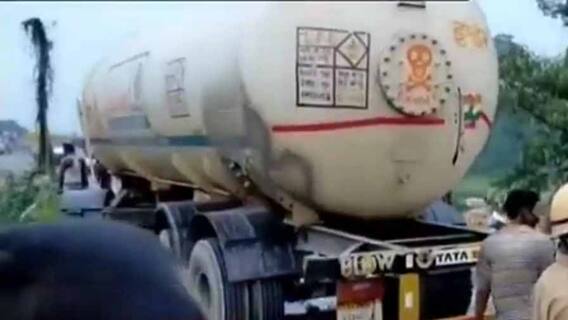 Jalpaiguri Accident: তেলের ট্যাঙ্কারের সঙ্গে মুখোমুখি সংঘর্ষ, ধূপগুড়িতে নিয়ন্ত্রণ হারিয়ে নদীতে পড়ল লরি, মৃত্যু খালাসির