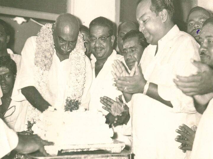 கண்ணதாசன் முன்னாள் முதல்வர் காமராஜர் மீது மிகுந்த மரியாதை கொண்டிருந்தார்.