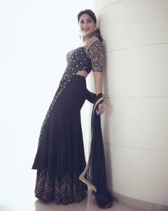 In Pics : 'धकधक गर्ल' Madhuri Dixitचा नवा लूक, चाहत्यांकडून लाईक्सचा पाऊस!