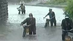 Suratના ઉધના દરવાજા, માન દરવાજા, ડીંડોલી રેલવે ગરનાળામાં ભરાયા પાણી, જુઓ વીડિયો