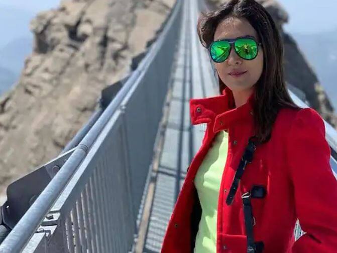 નીતિ મોહન સ્ટુડન્ટ ઓફ ધ યરથી ઈશ્ક વાલા લવ ગીત ગાયા બાદ પ્રસિદ્ધિ મળી હતી. પોતાની બે બહેનો શક્તિ અને મુક્તિની જેમ નીતિ પણ સોશિયલ મીડિયામાં ચર્ચામાં રહે છે. તે સિંગિંગ રિયાલિટી શો ઈન્ડિયન આઈડલ 11ને જજ કરી ચૂકી છે.