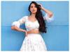 हाय गर्मी! Nora Fatehi ने 3 बार अपने white look में धड़काया फैंस का दिल