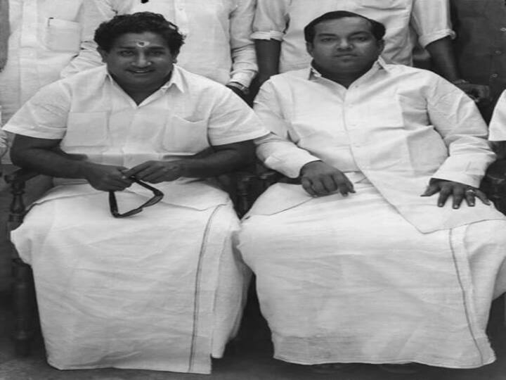 கண்ணதாசன் எழுதிய பெரும்பாலான தத்துவ பாடல்கள் நடிகர் திலகம் சிவாஜியின் படங்களிலே இடம்பெற்றது.