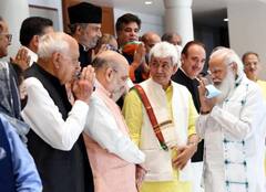 Jammu और Kashmir पर PM Modi की अहम बैठक जारी, सभी आठ दलों के 14 नेता चर्चा में शामिल