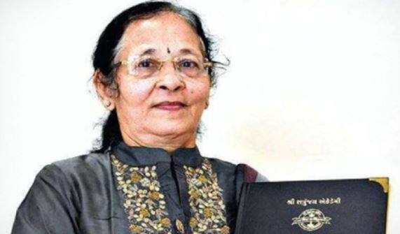 vadodara  usha lodaya doctorate degree at the age of 67 શિક્ષણ મેળવવાની કોઈ ઉંમર નથી, વડોદરાના 67 વર્ષીય મહિલાએ ડોક્ટરેટ પદ્દવી મેળવી