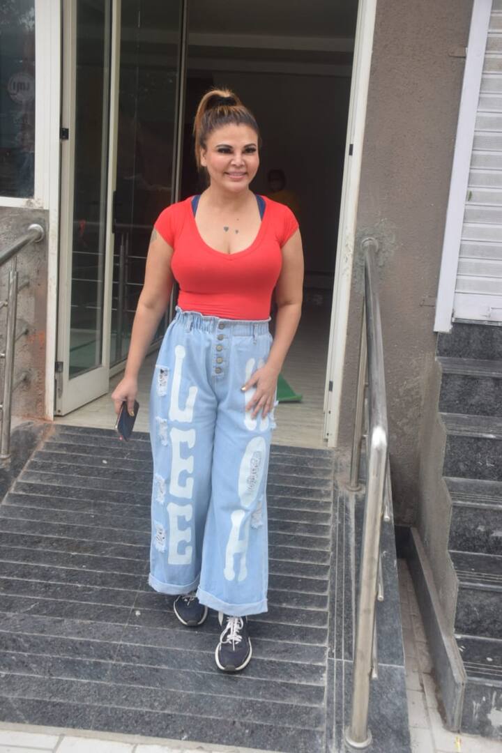 हमेशा की तरह राखी मस्ती मज़ाक के मूड में नज़र आईं. एक इंटरव्यू में राखी ने बिग बॉस 15 में जाने की इच्छा जताई है.