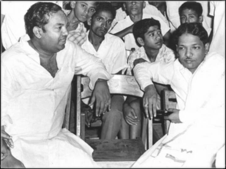 தமிழ் புலமை காரணமாக மறைந்த முதல்வர் கருணாநிதியும், கண்ணதாசனும் நெருங்கிய நண்பர்களாக விளங்கினர்.