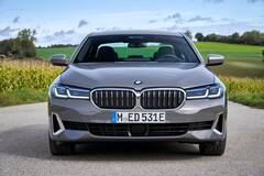 BMW 5 Series Photos : बीएमडब्लूची नवी 5 सीरिज भारतात लॉन्च, पाहा फीचर्स आणि किंमत