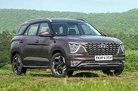 ਮੁੰਬਈ: ਹੁੰਡਈ (Hyundai) ਤੋਂ ਇਸ ਨਵੀਂ ਐਸਯੂਵੀ (SUV) ਬਾਰੇ ਬਹੁਤ ਗੱਲਾਂ ਹੋਈਆਂ ਹਨ ਤੇ ਅਸੀਂ ਇਸ ਨੂੰ ਪ੍ਰੋਟੋਟਾਈਪ ਦੇ ਰੂਪ ਵਿਚ ਕੁਝ ਸਮਾਂ ਪਹਿਲਾਂ ਪੇਸ਼ ਕੀਤਾ ਸੀ, ਜਿਸ ਨੇ ਜਵਾਬਾਂ ਨਾਲੋਂ ਵਧੇਰੇ ਪ੍ਰਸ਼ਨ ਖੜ੍ਹੇ ਕੀਤੇ। ਹਾਲਾਂਕਿ, ਹੁੰਡਈ ਨੇ ਆਖਰਕਾਰ ਇਸ ਨੂੰ ਪਿਛਲੇ ਹਫਤੇ ਲਾਂਚ ਕੀਤਾ ਸੀ। ਅਸੀਂ ਇਸ ਦੀ ਚੰਗੀ ਤਰ੍ਹਾਂ ਜਾਂਚ ਕੀਤੀ ਹੈ। ਵੱਡਾ ਸਵਾਲ ਇਹ ਹੈ ਕਿ ਇਹ ਅਸਲ ਵਿੱਚ ਕਿੰਨੀ ਚੰਗੀ ਹੈ ਅਤੇ ਇਸ ਲਈ ਅਸੀਂ ਇੱਕ ਵਿਸਤ੍ਰਿਤ ਸਮੀਖਿਆ ਲਈ ਪੈਟਰੋਲ ਅਲਕਾਜ਼ਾਰ (Alcazar) ਨੂੰ ਡ੍ਰਾਈਵ ਕੀਤਾ।