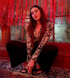 From Karisma To Janhvi Kapoor, Celebrity PICS One Should Not Miss Today