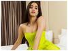 Janhvi Kapoor ने कई बार दिखाया अपना Neon love, देखें तस्वीरें