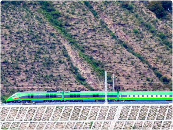 चीन ने भारत सीमा के पास, तिब्बत में पहली बुलेट ट्रेन सेवा शुरू की चीन ने भारत सीमा के पास, तिब्बत में पहली बुलेट ट्रेन सेवा शुरू की