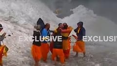 Joshimath में भारी बर्फबारी के बीच यात्रा, नंगे पांव चल रहा भक्तों का सफर | Pahad Prabhat